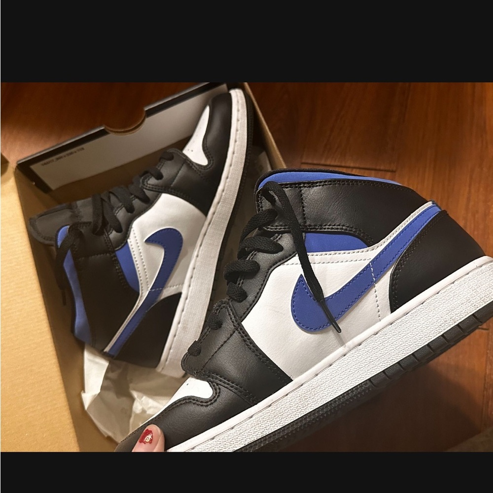 Jordan 1 mids